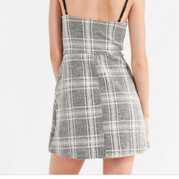 UO Cher Straight Neck Mini • Medium - Picture 2 of 5